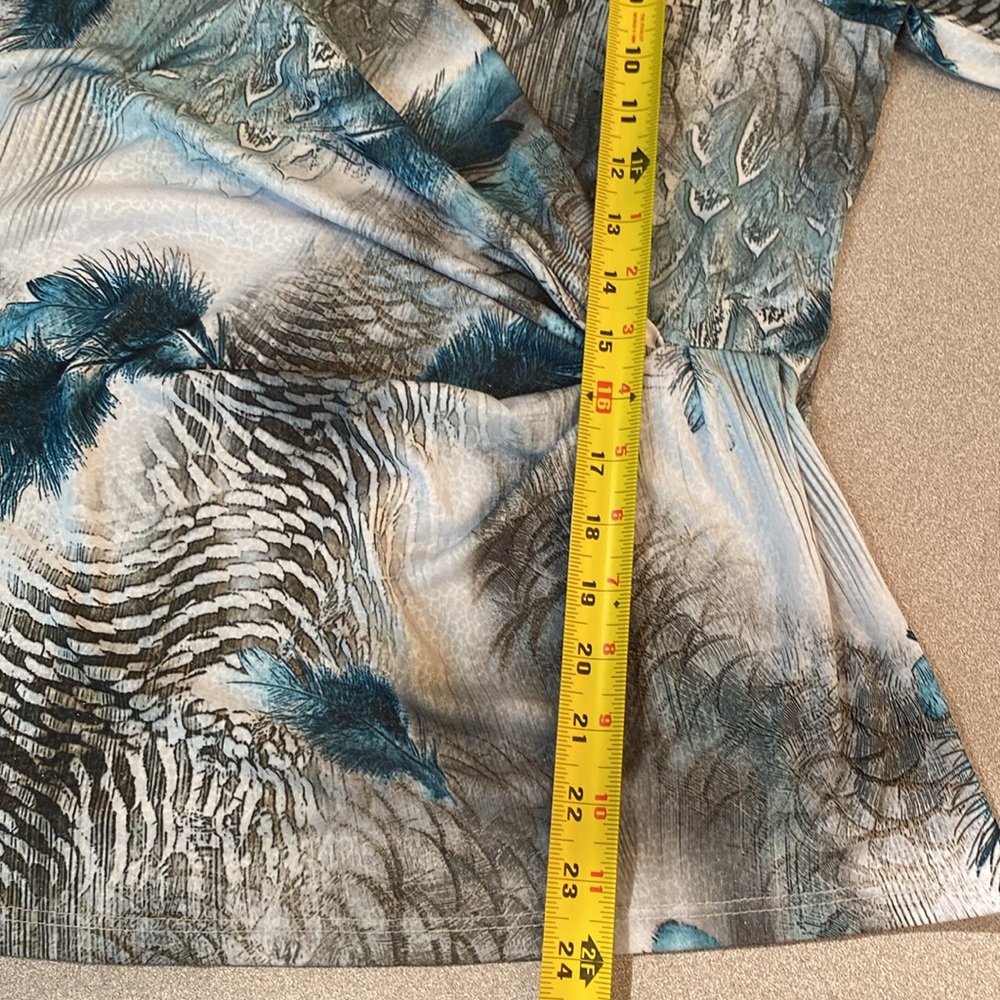 Laura - 3/4 sleeve faux wrap top. Size L petite - Picture 6 of 7
